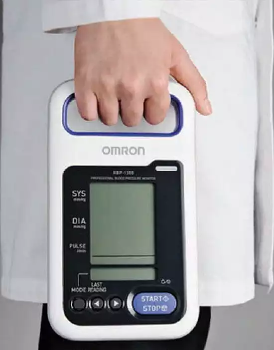 Тонометр Omron HBR-1300 (HBP-1300-E) профессиональный (переносной), рассчитанный на работу в условиях большого потока больных